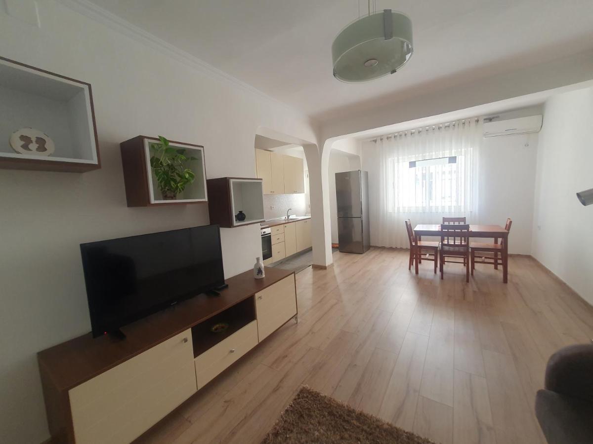 Apartment In The Heart Of Tirana , Bllok Exterior photo