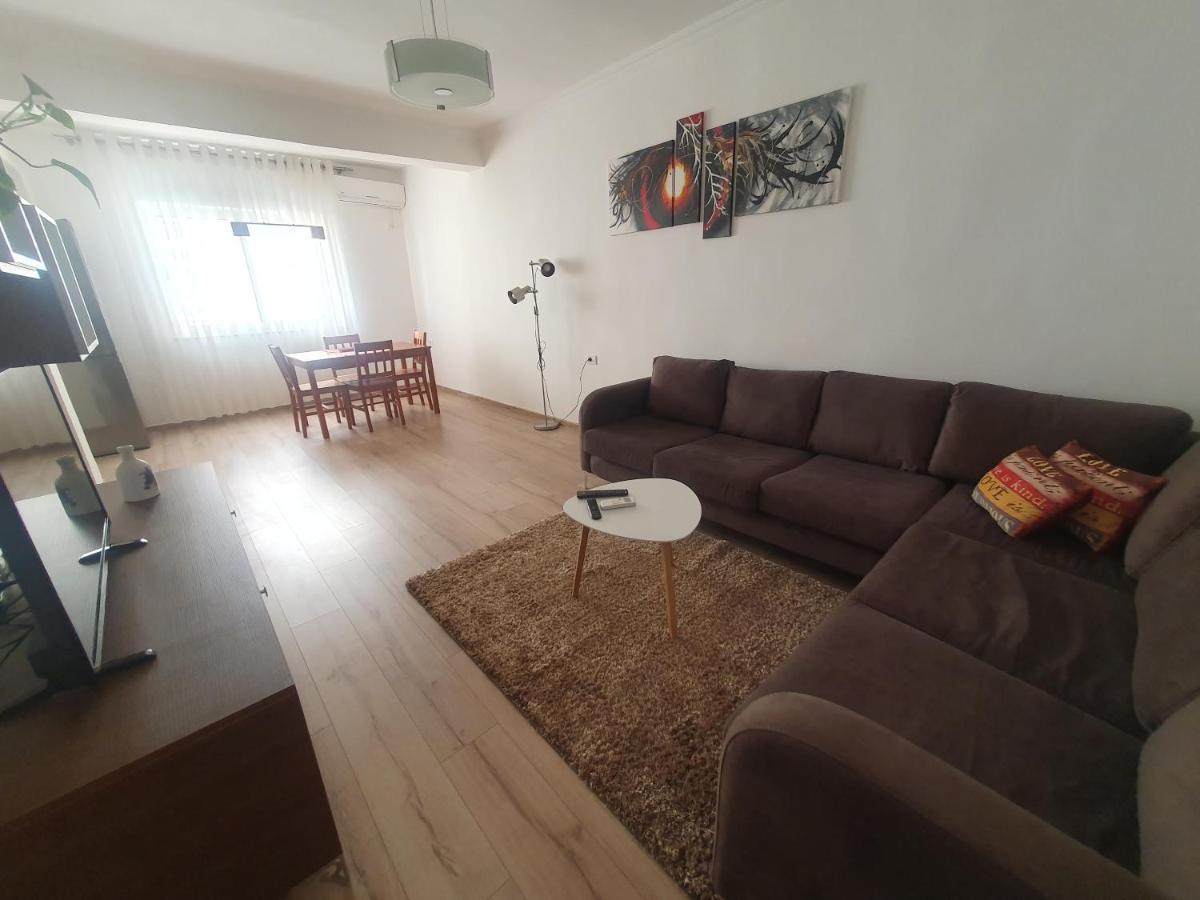 Apartment In The Heart Of Tirana , Bllok Exterior photo