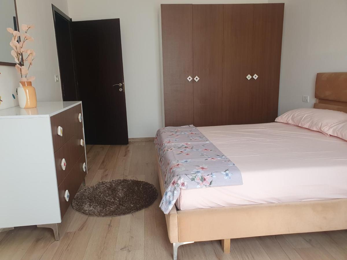 Apartment In The Heart Of Tirana , Bllok Exterior photo